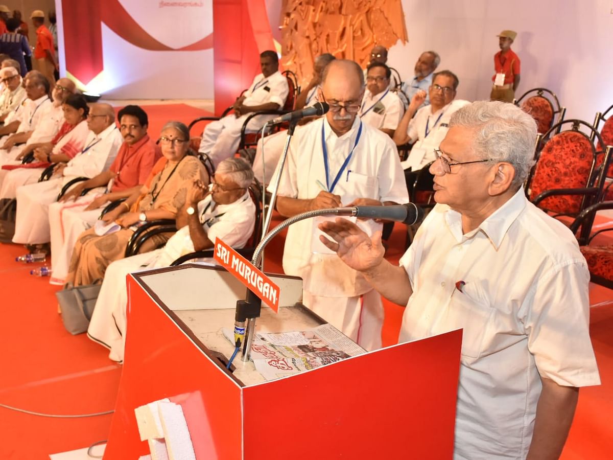 ``பாஜக பகவத்கீதை மூலமாக வன்முறை தத்துவத்தை கொண்டுசெல்ல முயல்கிறது!" - சீத்தாரம் யெச்சூரி தாக்கு  