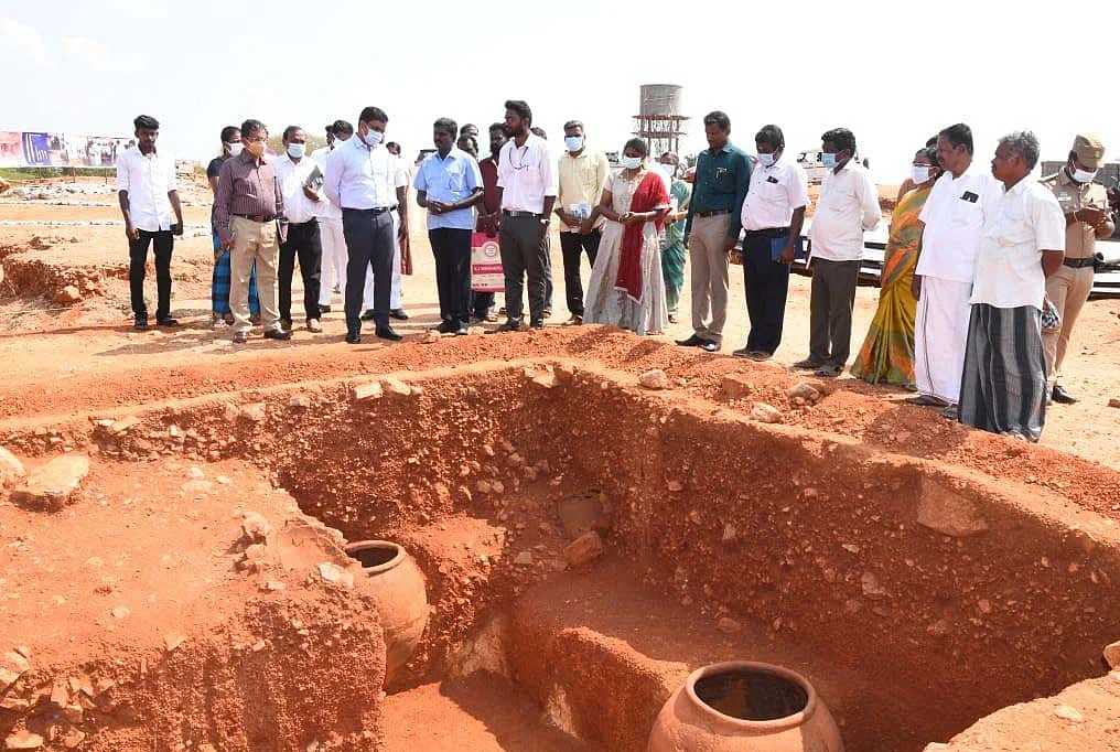அகழாய்வுப் பணிகளை ஆய்வு செய்த ஆட்சியர்