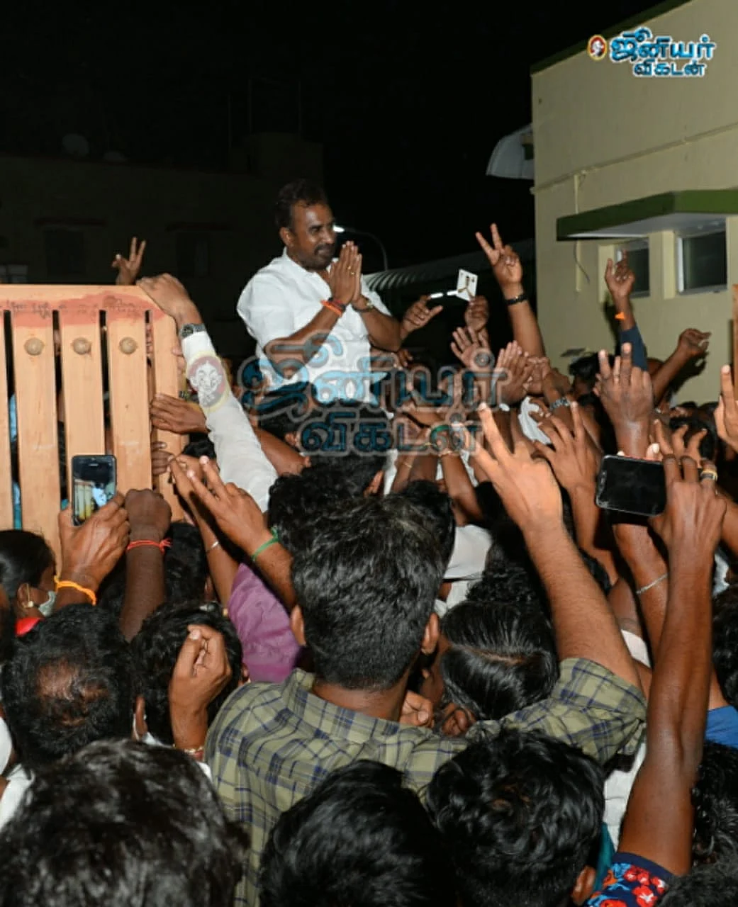 வேலுமணி
