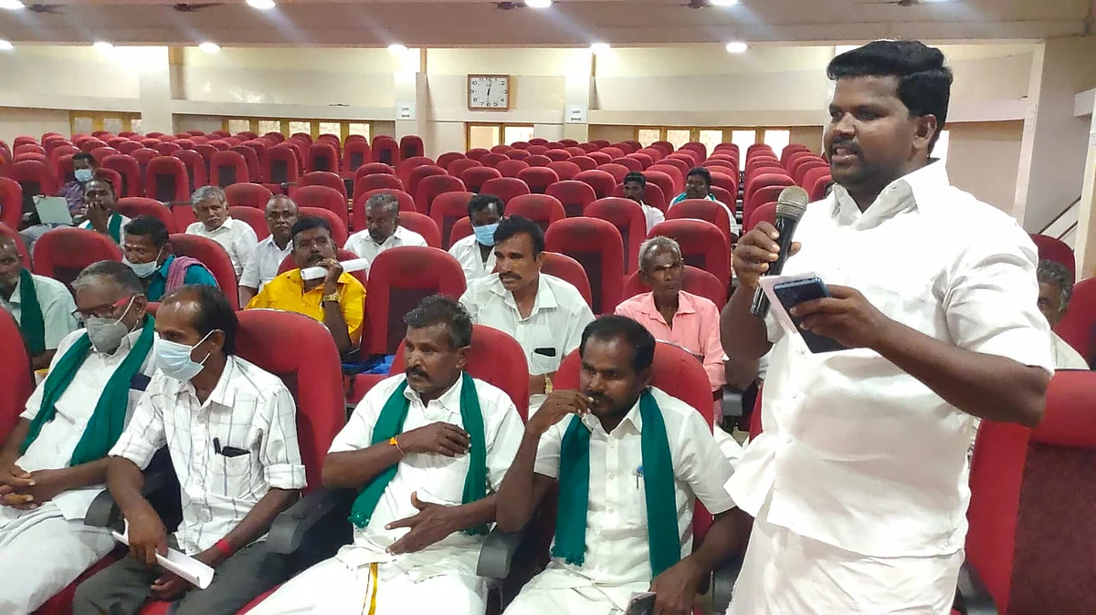 கூட்டத்தில் பேசிய விவசாயி கவாஸ்கள்