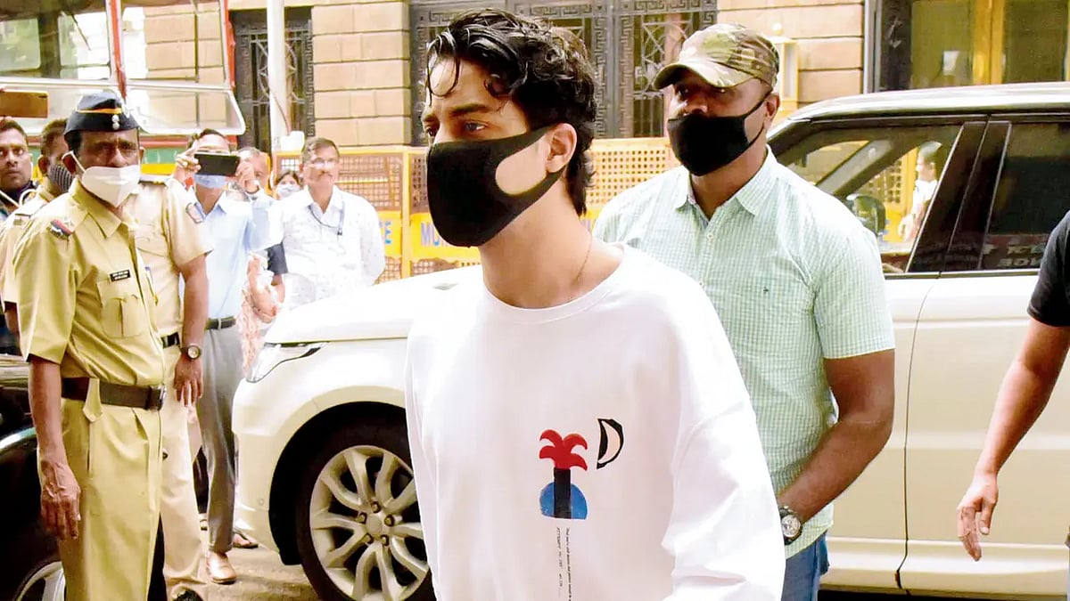 ஆர்யன் கான் மீது குற்றப்பத்திரிக்கை... மேலும் 3 மாத அவகாசம் கேட்கும் அதிகாரிகள்!