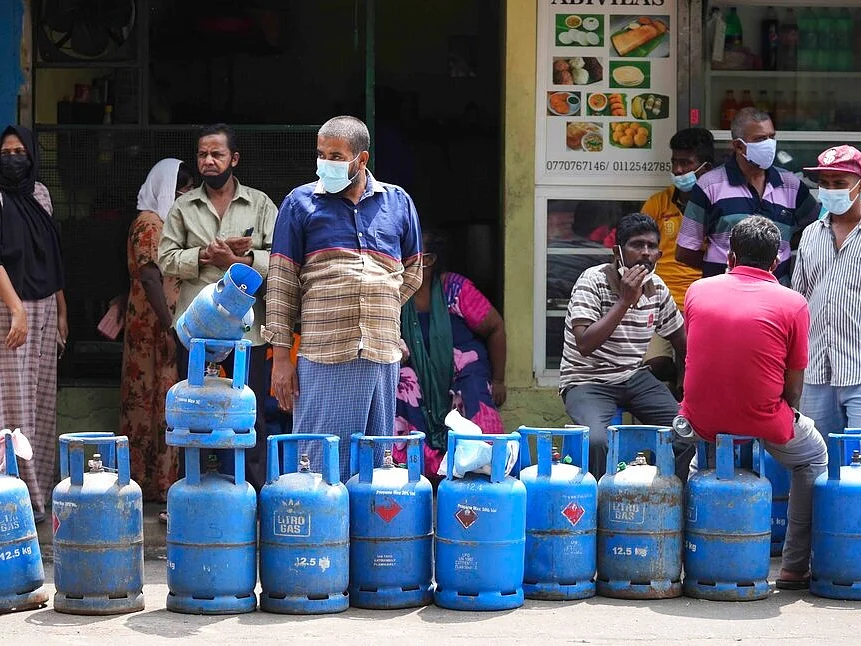 இலங்கை: தினமும் 10 மணி நேர மின்வெட்டு... இரண்டு நாள்களுக்கு டீசல் இல்லை - அதிர்ச்சியில் மக்கள்!