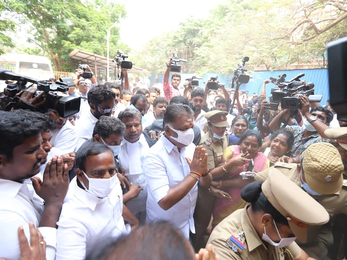``அந்த நிகழ்வுக்கு பிறகு ஜெயலலிதாவை நான் பார்க்கவே இல்லை!” - 2 மணி நேர விசாரணையில் ஓ.பன்னீர்செல்வம்