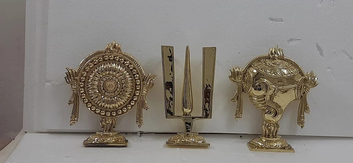 யாதகிரிகுட்டா நரசிம்மர் கோயிலில் அலங்கரிக்க இருக்கும் சங்கு சக்கர நாமம்