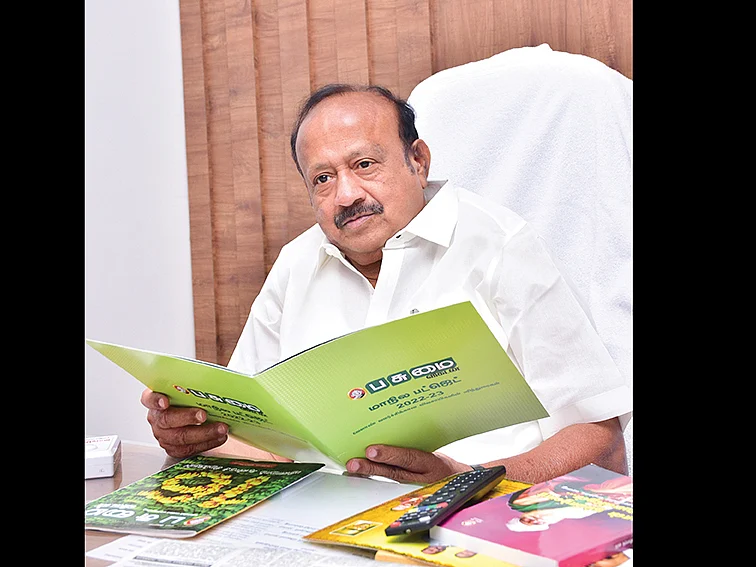 வேளாண்மை பட்ஜெட் விவசாயிகளின் கோரிக்கையை...
அமைச்சரிடம் வழங்கிய
பசுமை விகடன்!