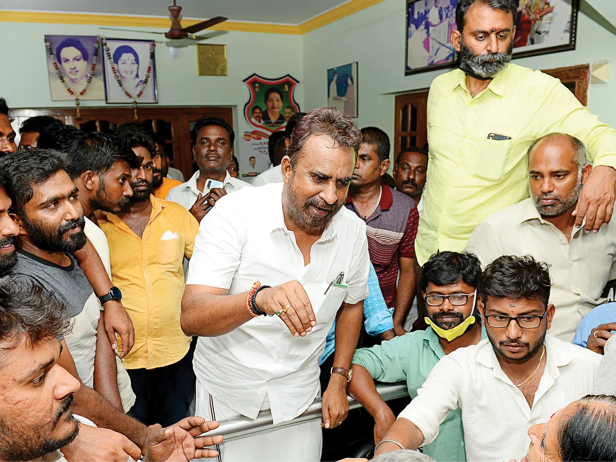 சிக்கிய உறவுகள்... சிக்காத முதலீடுகள்... நெருக்கும் ஸ்டாலின்... ‘அசால்ட்’ வேலுமணி!