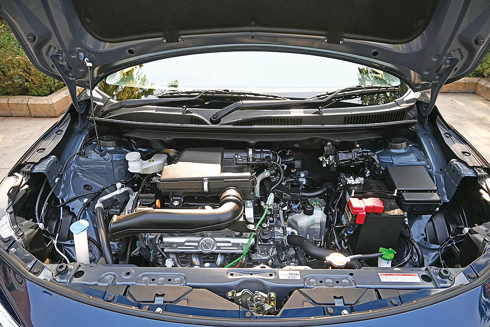 90bhp கொண்ட ஒரே ஒரு பெட்ரோல் இன்ஜின். டீசல் இல்லை.