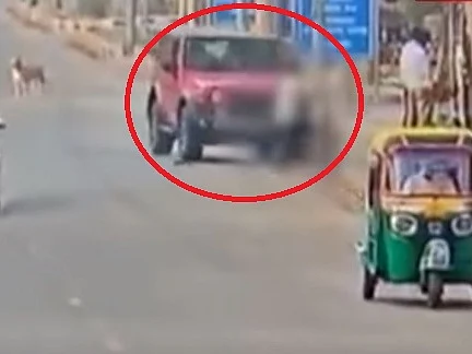 டெல்லி: திடீரென வேகமெடுத்த ஜீப்... கொல்லப்பட்ட பாதசாரி - பதைபதைக்க வைக்கும் சிசிடிவி காட்சி