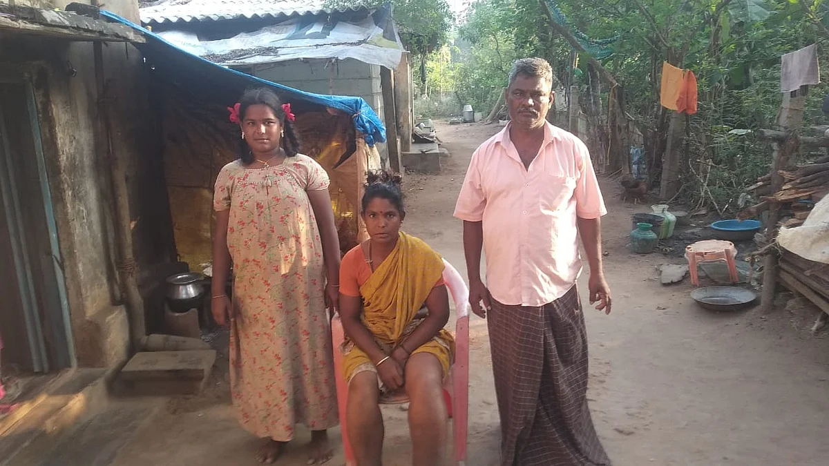 மகள் மற்றும் கணவருடன் முத்துமாரி