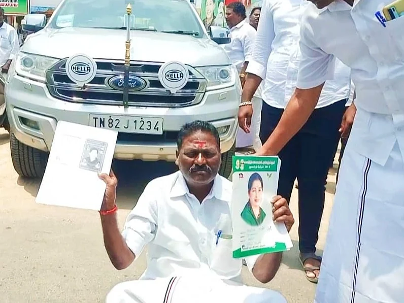 உட்கட்சித் தேர்தல்: ``அம்மா இருந்திருந்தா இப்படி நடக்காது..." - அதிமுக நிர்வாகி தர்ணாவால் பரபரப்பு!