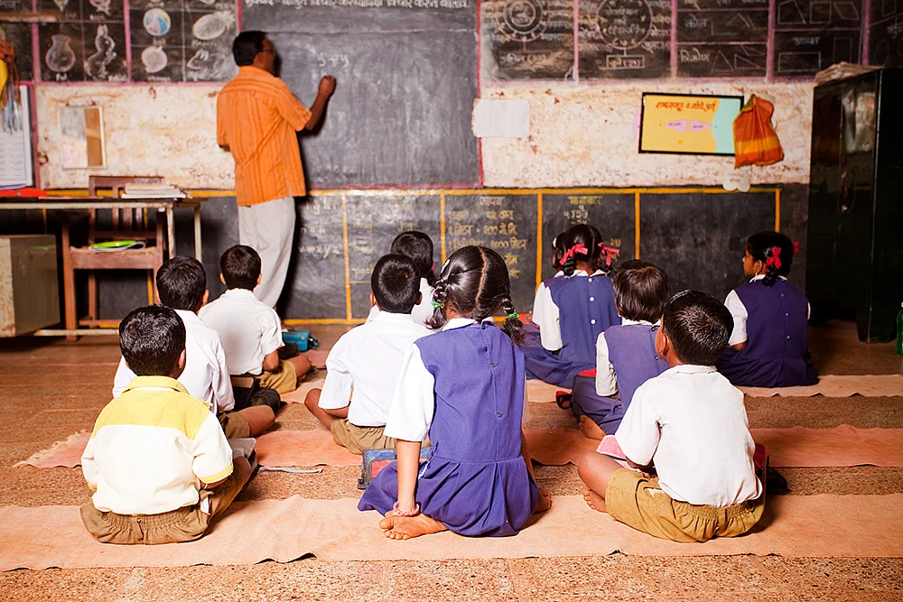 மூடப்படும் சிறப்புப் பள்ளிகள்... நாட்டில் குழந்தை தொழிலாளர்களே இல்லையா?