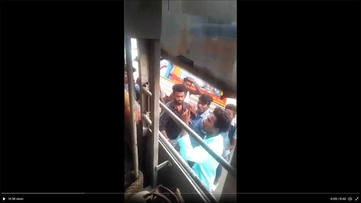 கும்பகோணம் பேருந்து ஓட்டுநரை தாக்கும் மாணவர்கள்