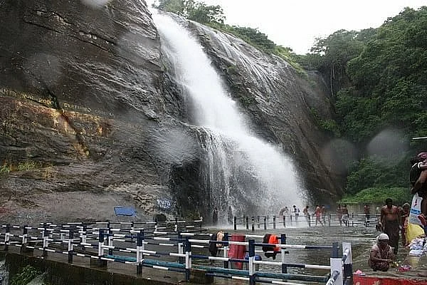 குற்றாலம் மெயின் அருவி