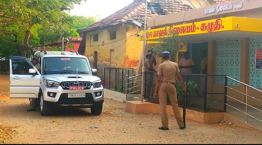 கமுதி போலீஸ் நிலையத்துக்கு விசாரணை செய்ய வந்த டி.ஐ.ஜி., எஸ்.பி