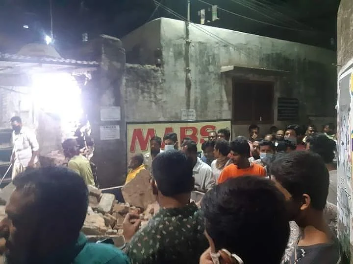 வங்கதேசம்: இந்துக் கோயிலைத் தாக்கிய மர்ம நபர்கள்; பதற்றம்... நடந்தது என்ன?