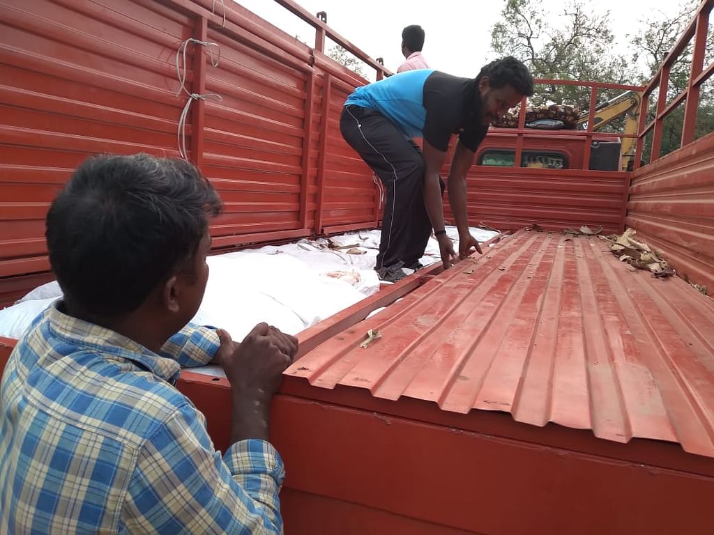 லாரியில் ரகசியத்தளம்