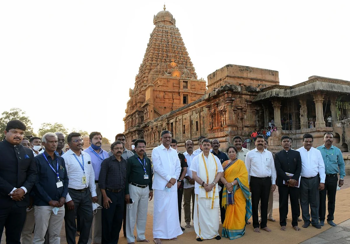 தஞ்சாவூர் பெரிய கோயிலில் ஆளுநர் ரவி