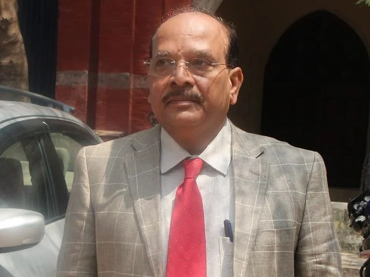 ``ஓய்வெடுக்குமாறு பரிந்துரைத்தேன், ஆனால் ஜெயலலிதா மறுத்துவிட்டார்" - அப்போலோ மருத்துவர் வாக்குமூலம்