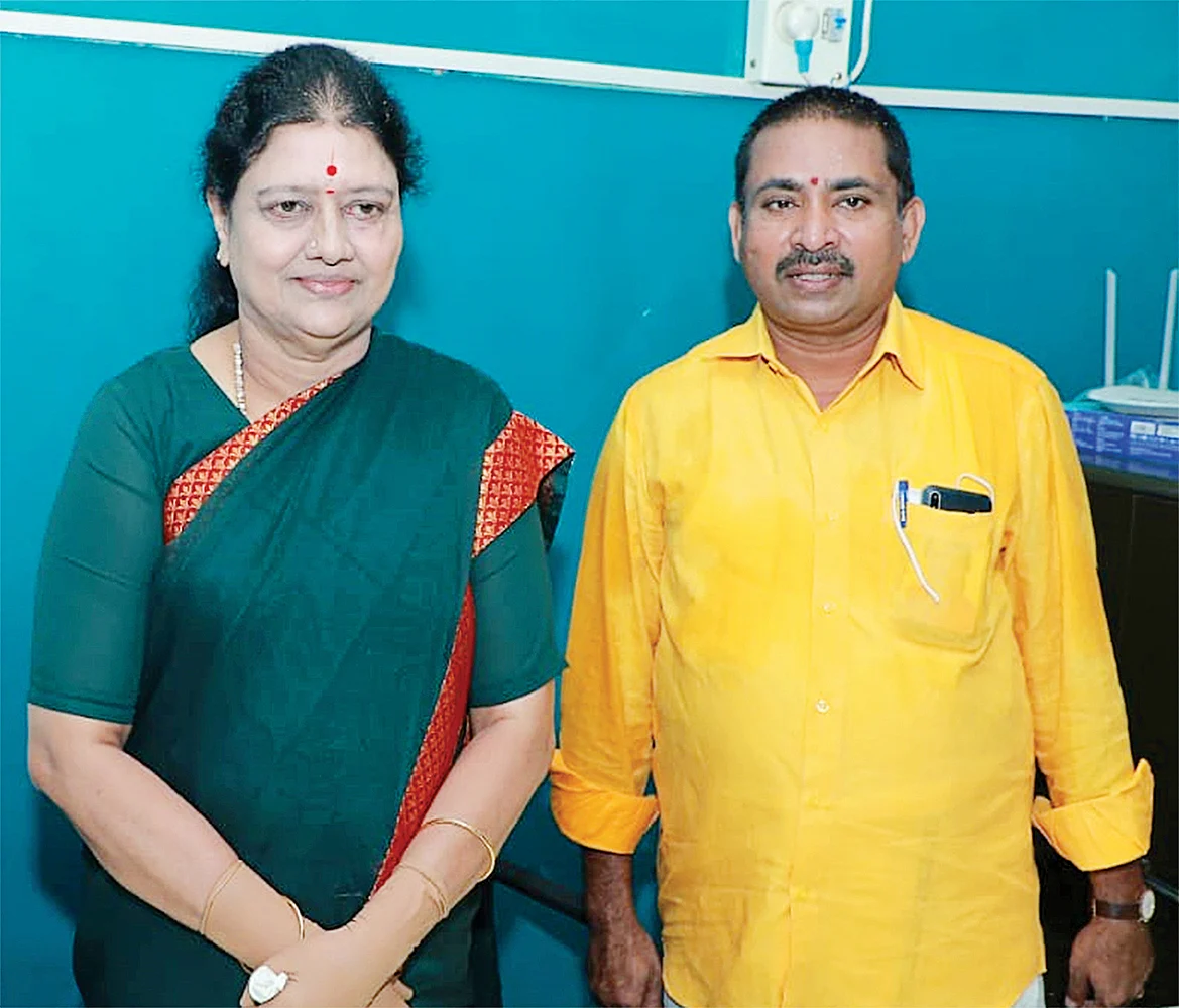 சசிகலாவுடன் வைத்தியநாதன்