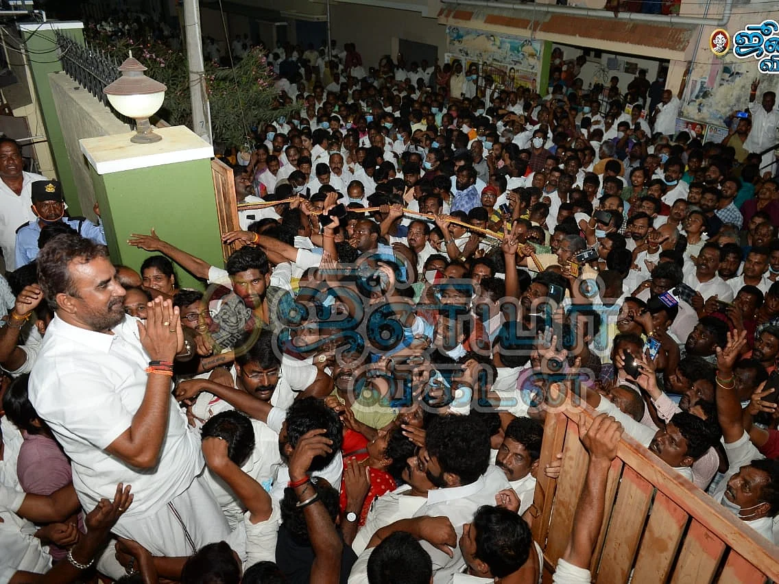 எஸ்.பி.வேலுமணி வீட்டில் 2-வது ரவுண்டு ரெய்டு - முறையான நடவடிக்கையா, அரசியல் பழிவாங்கலா?