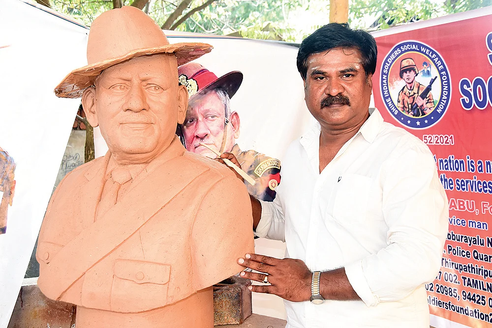 சேவையை நினைவுகூரும் சிலை!