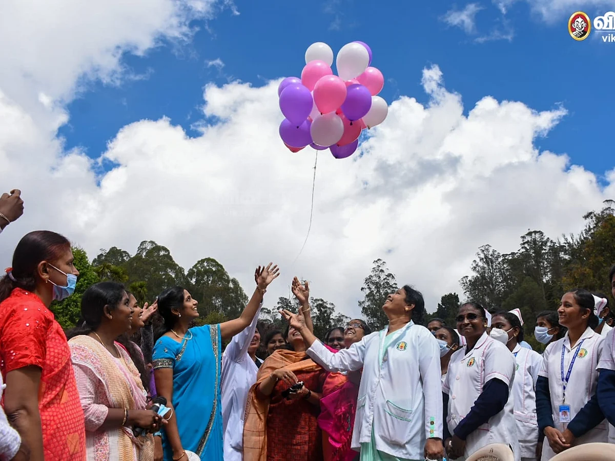 விளையாட்டுப் போட்டி, நடன நிகழ்ச்சி, கேக் கொண்டாட்டம்; மகளிர் தினத்தை சிறப்பாக்கிய நீலகிரி பெண்கள்!