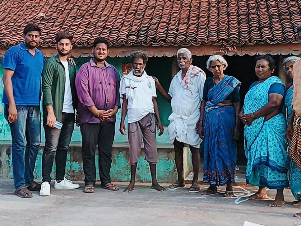6 வருடங்களுக்கு முன் காணாமல் போன முதியவர்; கருமகாரியம் செய்த உறவினர்கள்; மீட்டு ஒப்படைத்த இளைஞர்கள்!