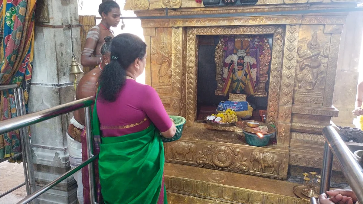 திட்டை கோயிலில் சசிகலா