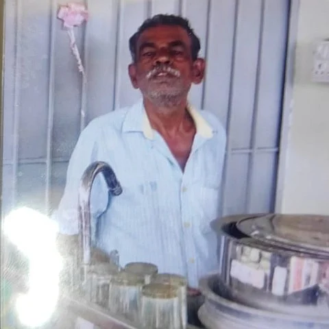 டீ கிளாஸ் வீசிய பாஸ்கர்