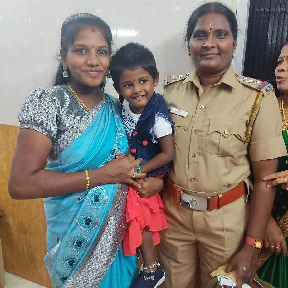 தாய் லாவண்யா உடன் சனந்தா