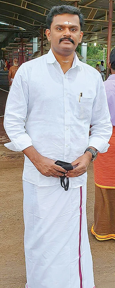 கள்ள ஓட்டு போட்டார்கள்... காவல் அதிகாரிகளை மிரட்டினார்கள்!