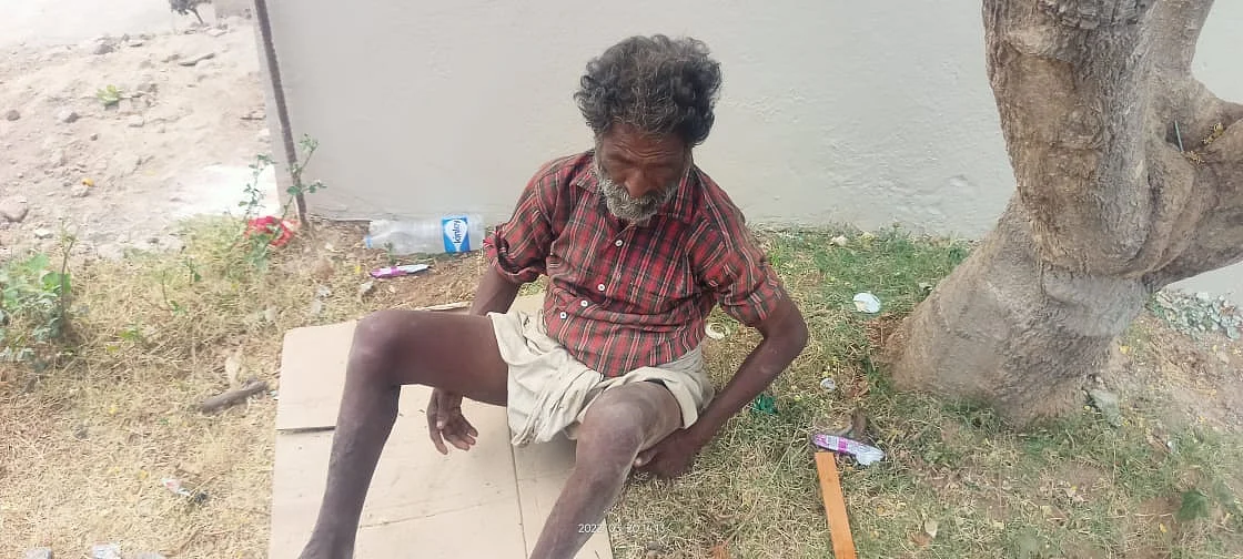 மீட்கப்பட்ட போது முதியவர்.
