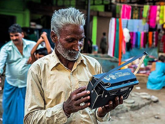 நினைவு நாடாவில் பதிந்த நிரந்தர பாடல்! - கிராமத்தானின் ரேடியோ பெட்டி மெமரீஸ் 2