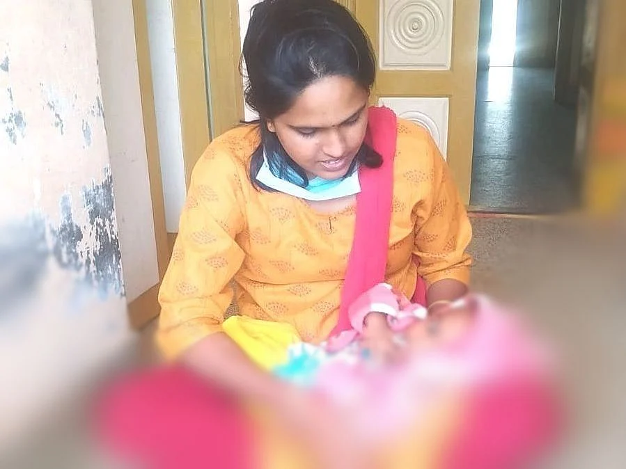குழந்தையுடன் சந்தியா