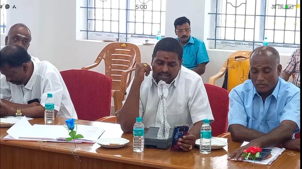 `புகழ்பாடுவதை நிறுத்துங்கள்’ - ஜெயங்கொண்டத்தில் திமுக, அதிமுக கவுன்சிலர்கள் வாக்குவாதம்
