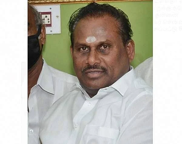 பள்ளி கேட்டைப் பூட்டி மேயர் அட்ராசிட்டி முதல் வாரிசை வளர்த்துவிடும் எ.வ.வேலு வரை! -கழுகார் அப்டேட்ஸ்