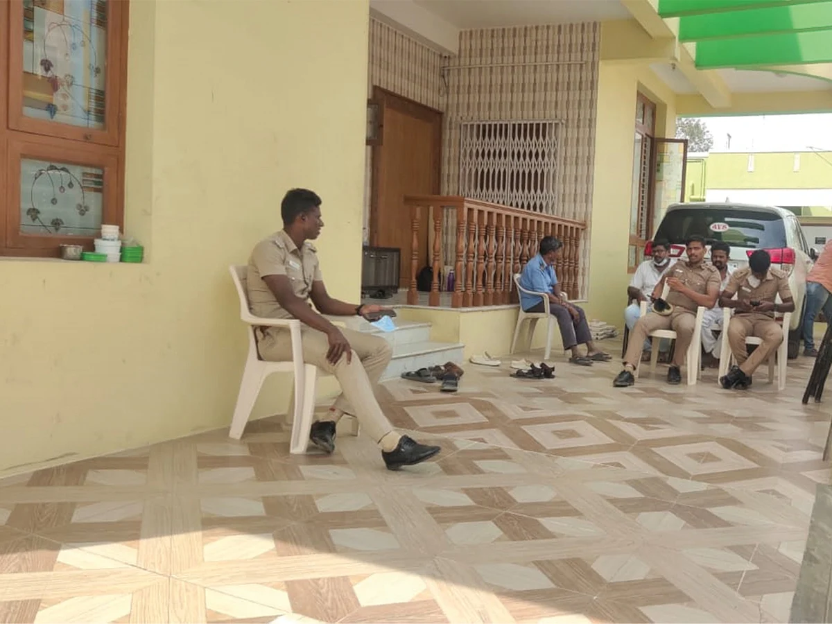 மிஸ்டர் கழுகு: ரெய்டு அச்சம்... விடிய விடிய தூங்காத அமைச்சர்கள்!