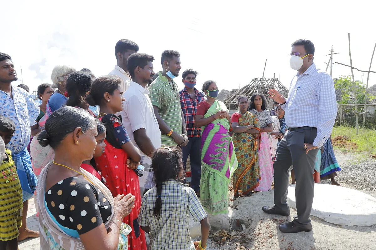 கலெக்டர் தினேஷ் பொன்ராஜ் ஆலிவர்