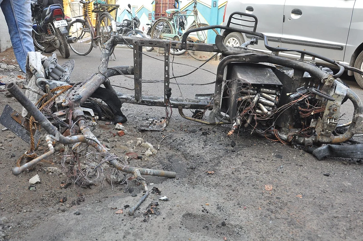 வெடித்துச் சிதறிய எலெக்ட்ரிக் ஸ்கூட்டர்