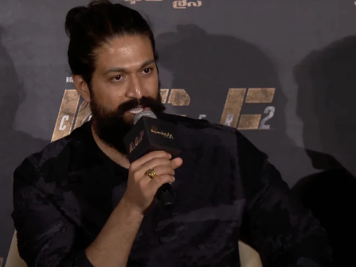 KGF -2: `பீஸ்ட் படமும் வரட்டும்; இது அரசியல் அல்ல சினிமா' - டிரைலர் வெளியீட்டில் பேசிய யஷ்!