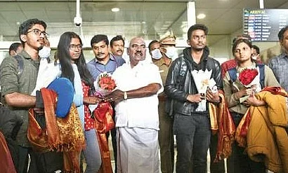 வீடு திரும்பிய மாணவர்கள்