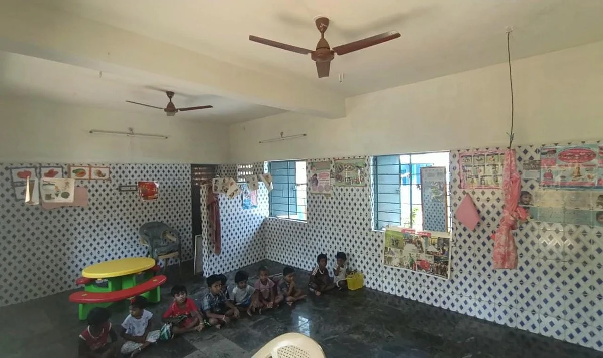 மின்சாரமின்றி பயன்பாட்டில் இல்லாத ஃபேன்