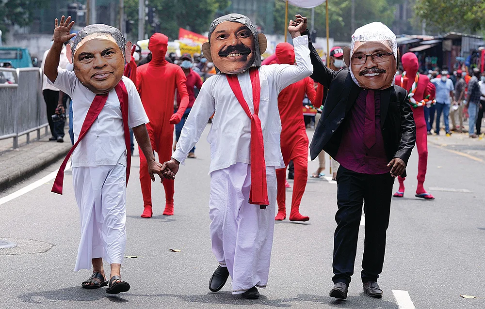 இலங்கை: கடனில் மூழ்கும் கண்ணீர்த் தீவு!