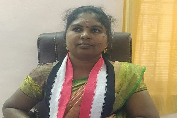 திசையன்விளை பேரூராட்சி தலைவர் ஜான்சிராணி
