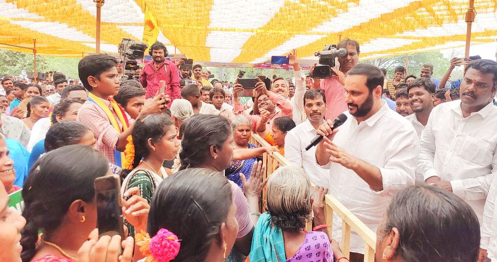 மக்களிடம் கருத்து கேட்கும் அன்புமணி ராமதாஸ்