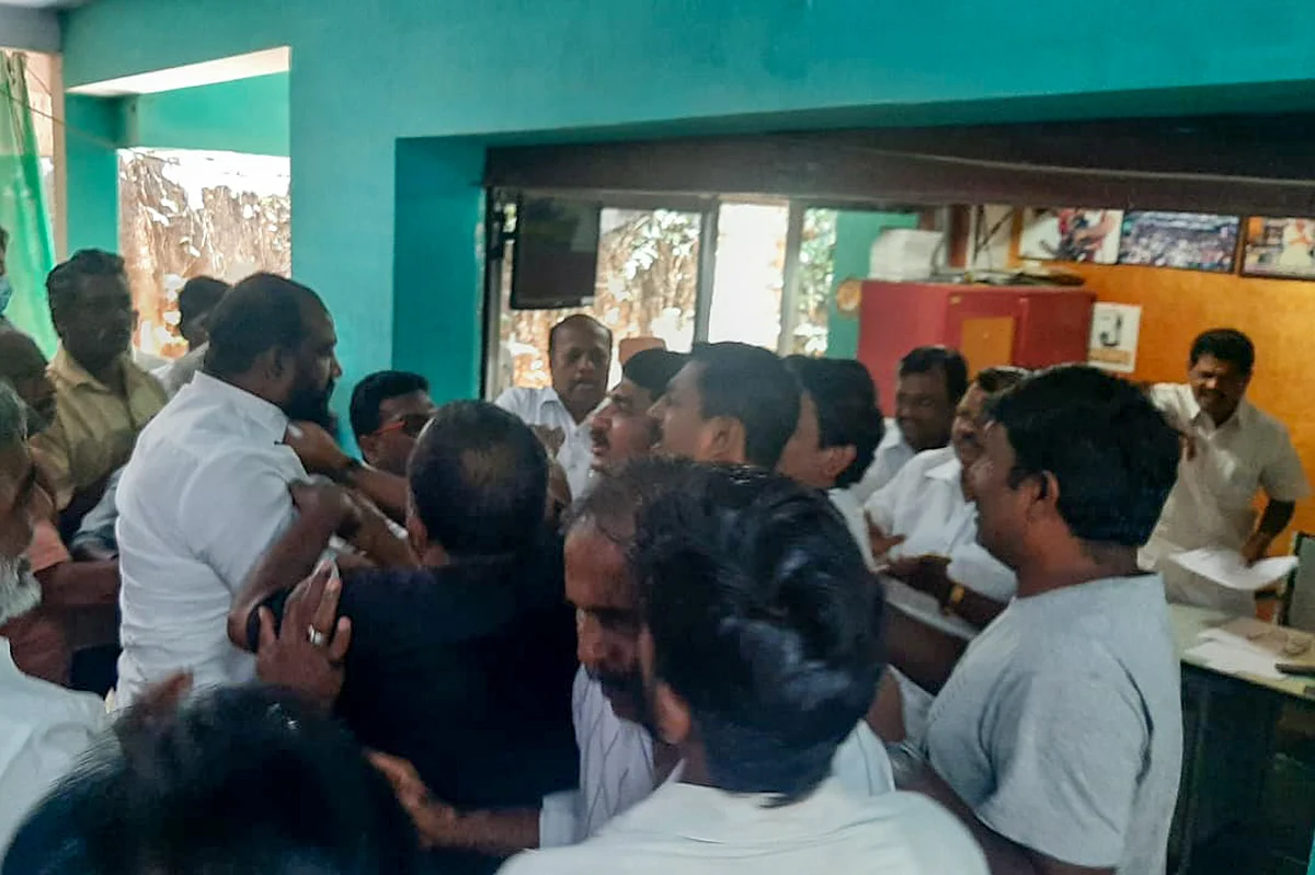 திமுக கைகலப்பு