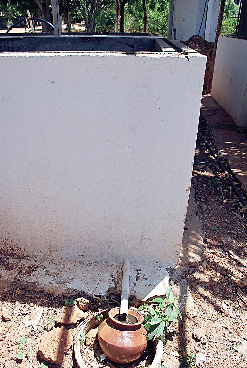 மண்புழு நீர் சேகரிப்பு
