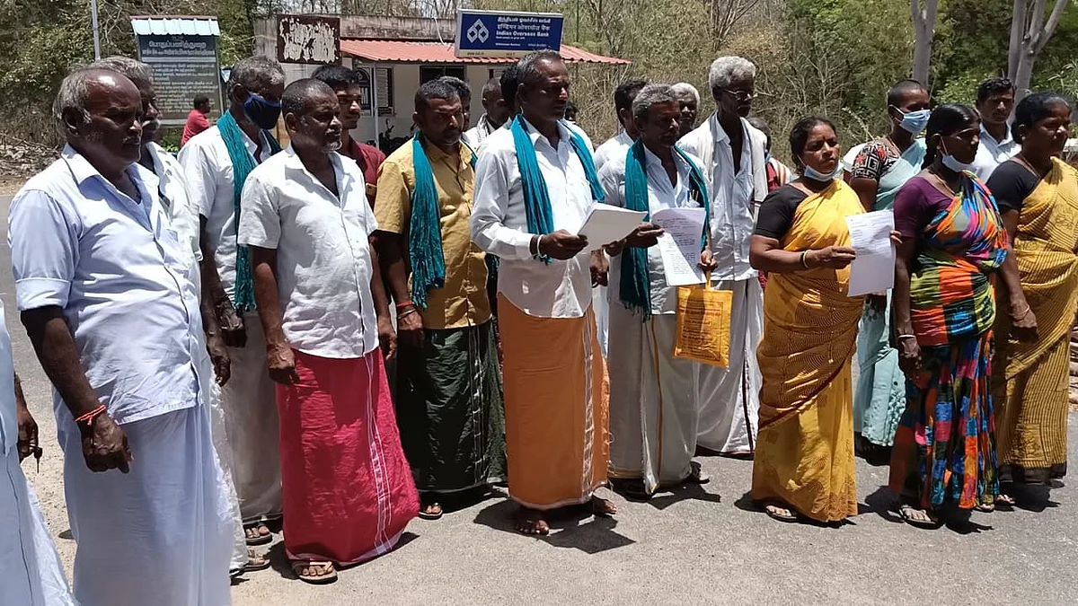 மனு கொடுத்த கிராம மக்கள்