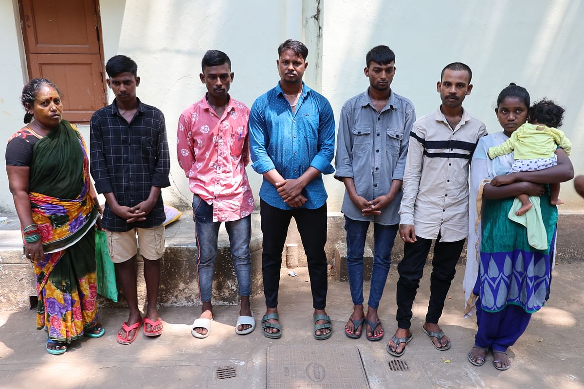 விக்னேஷின் குடும்பத்தினர்