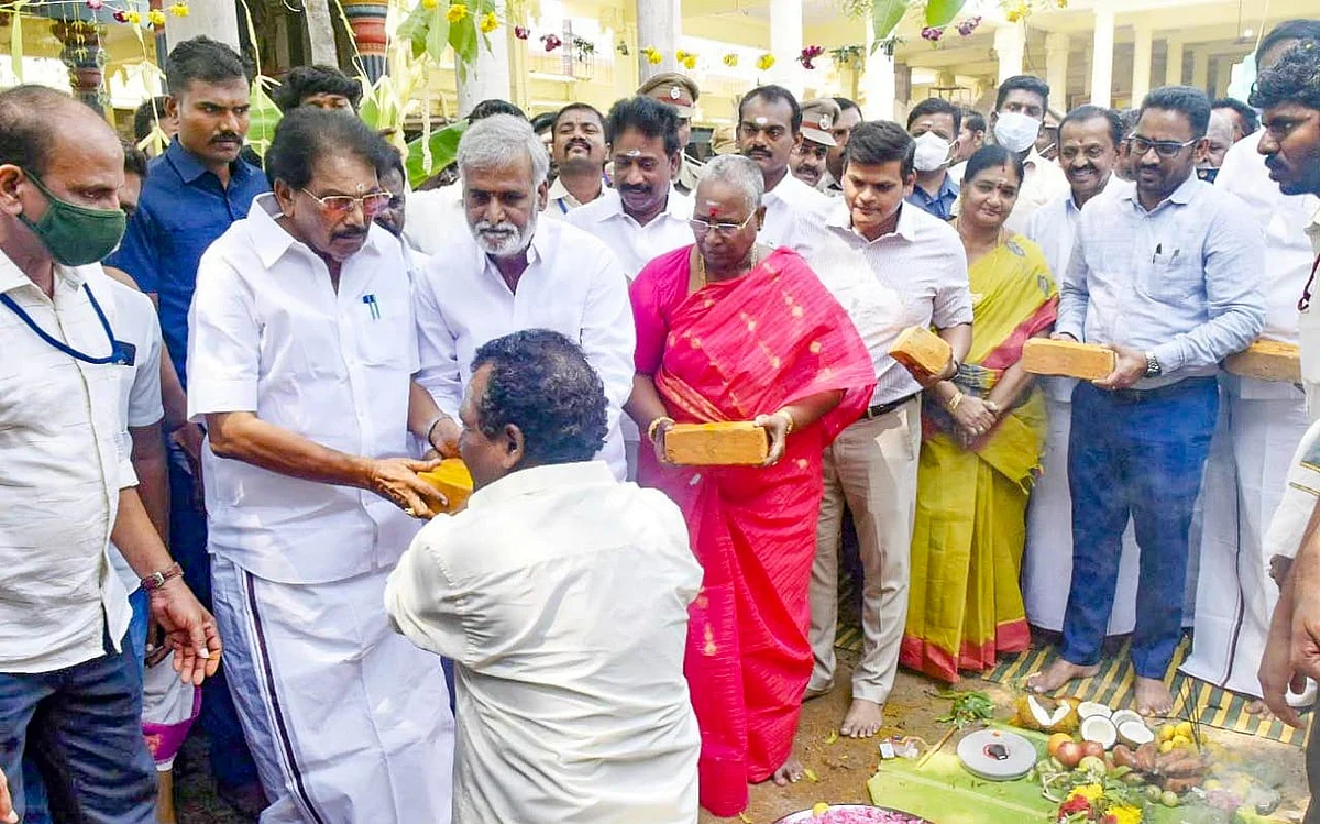 கோயில் திருப்பணி தொடங்கிவைத்தல்